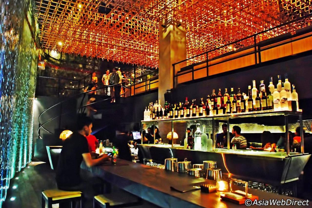 Ts Suites Семиняк Екстериор снимка The bar at the 101 bar
