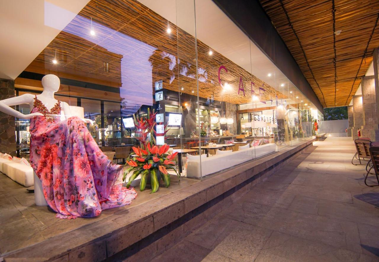Ts Suites Семиняк Екстериор снимка The interior of the shopping mall