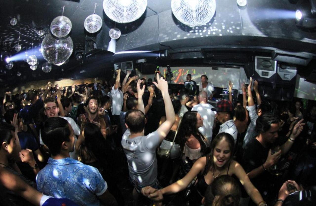 Ts Suites Семиняк Екстериор снимка The nightclub scene in Ibiza is world-famous.