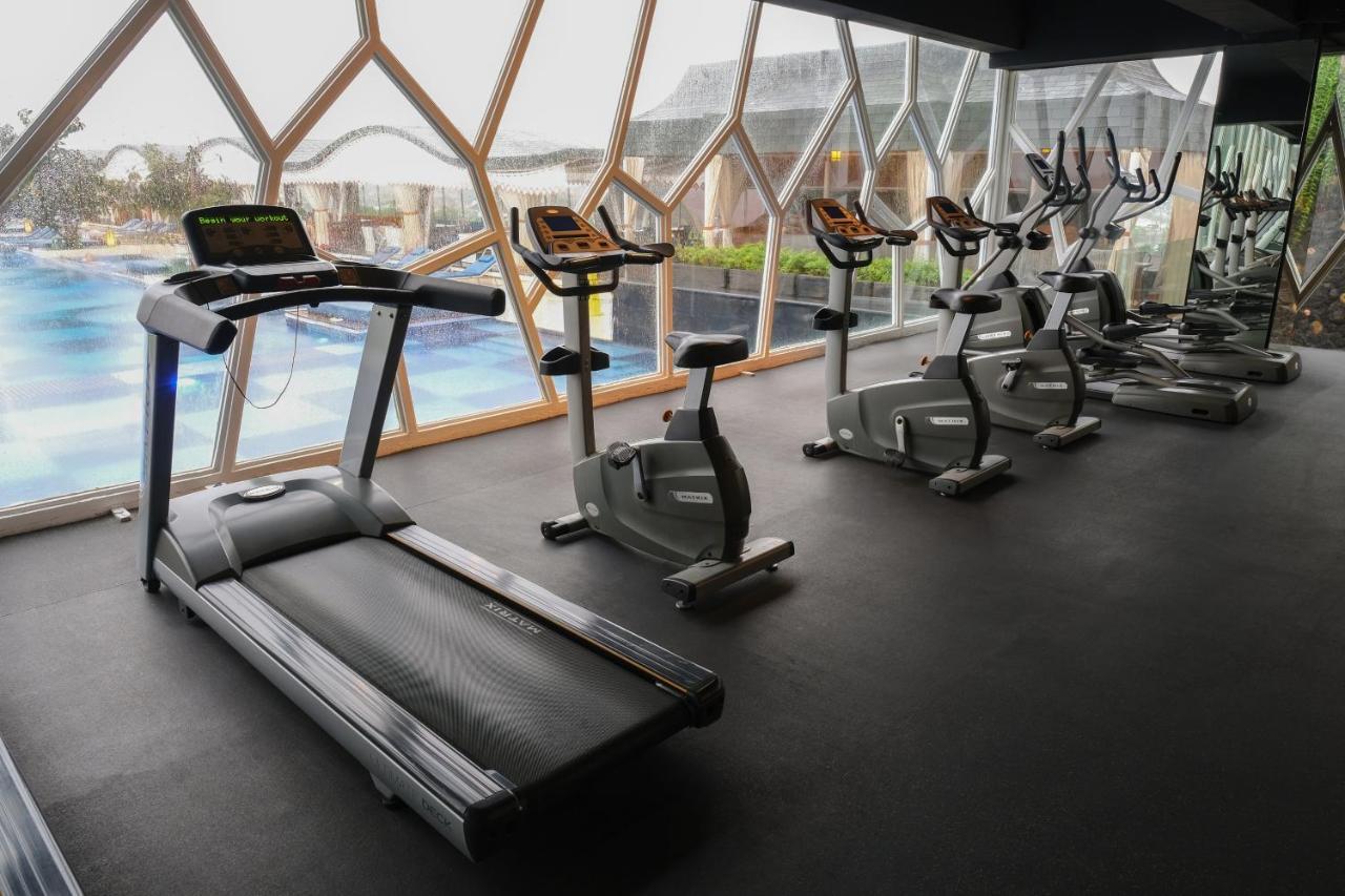 Ts Suites Семиняк Екстериор снимка The gym at the hotel