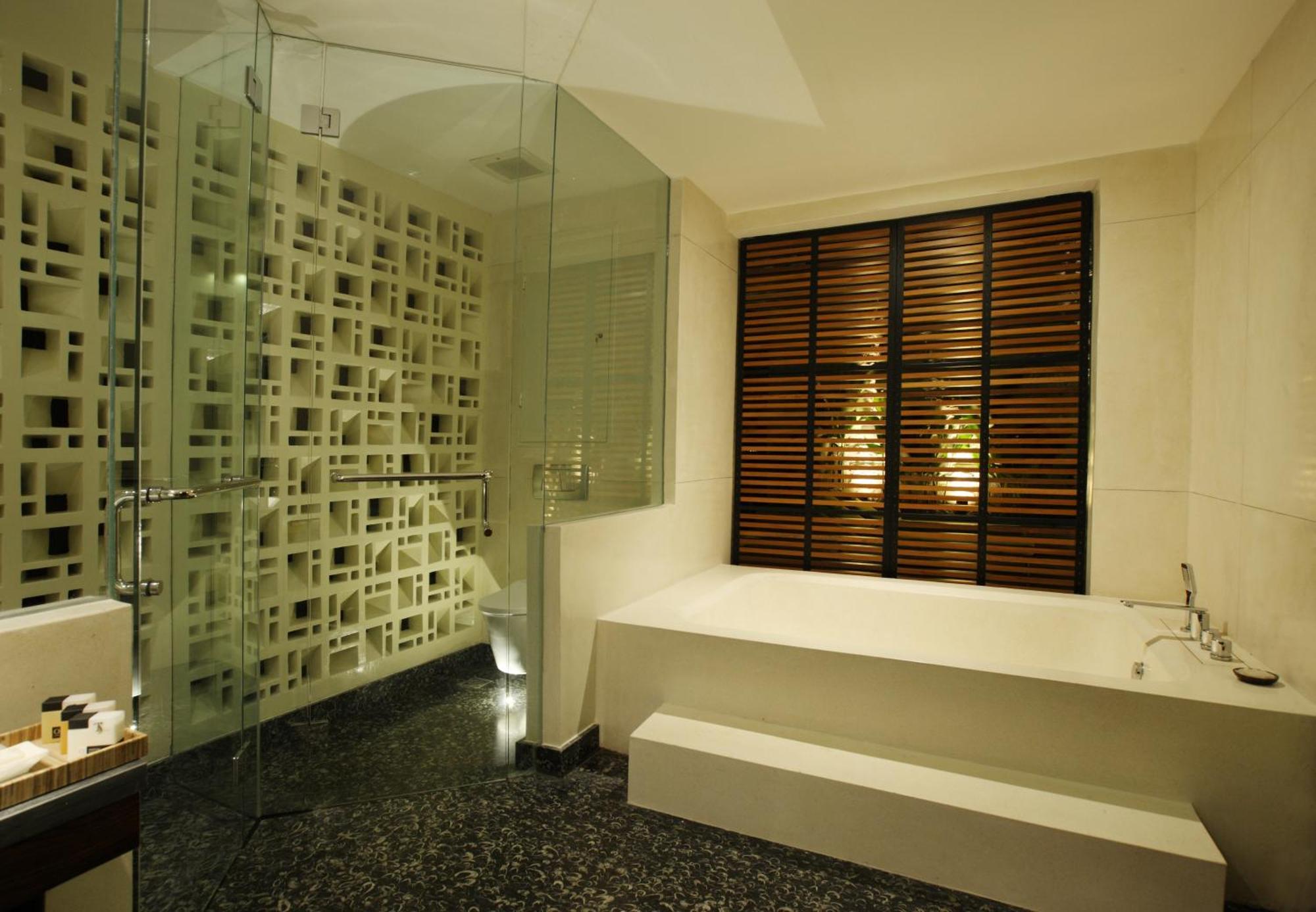 Ts Suites Семиняк Екстериор снимка Bathroom
